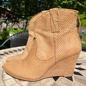 Leather Women's textured Scale Wedge Ankle Boot‎ Matisse Liberation Size 6.